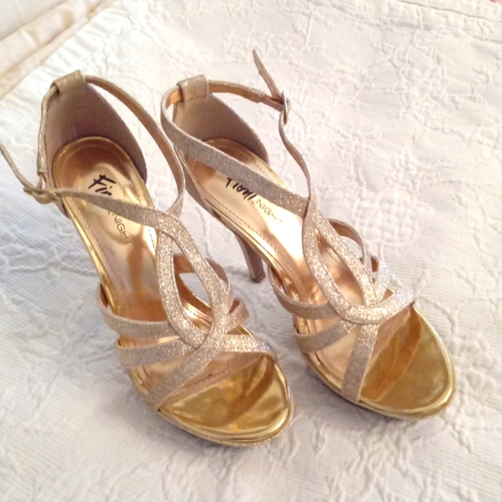Fioni Night Women's Gold Sparkle Ankle Strap Platform Sandals Size 6